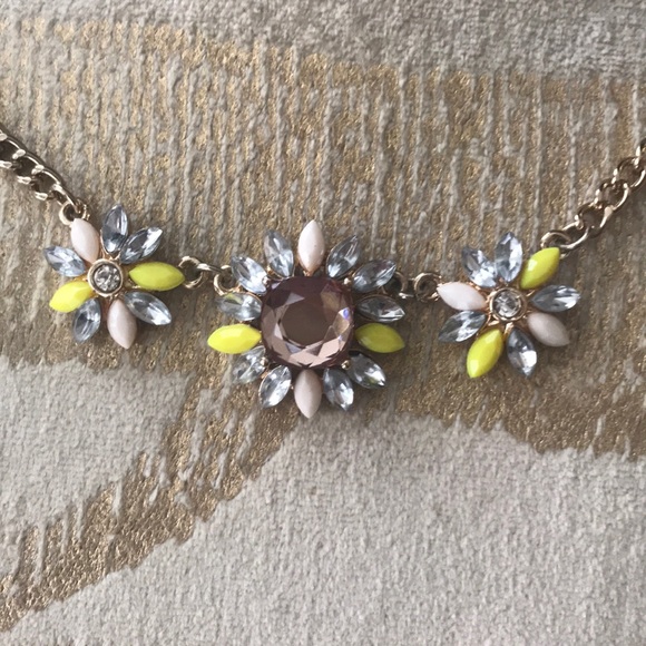 Beautiful Jeweled Flower Necklace - Picture 2 of 4